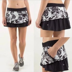 Lululemon 2 in a flash black white skirt skort